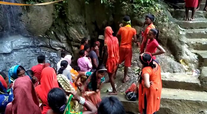 पशुपतिनाथमा शिवरात्रीको रौनक, बिहानैदेखी सिन्धुलीको कालिखोलामा भक्तजनहरुको घुईचो