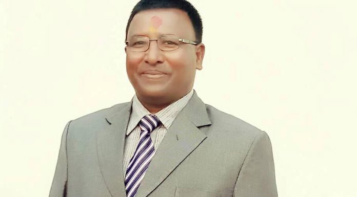 माओवादी केन्द्र मरिणका अध्यक्ष गोपाल बुढाथोकीले दिए जिल्ला नेतृत्वलाई दनक