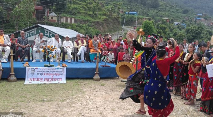 कतै व्यस्त, कतै मस्त !