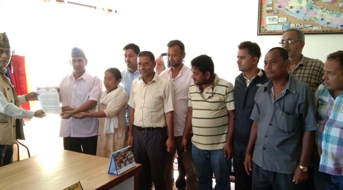 दुधौली नगरपालिकामा ध्यानाकर्षण पत्र बुझाउँदै एमालेले भन्योः राम्रो कामको समर्थन र जनविरोधी कामको प्रतिरोध गर्छौं