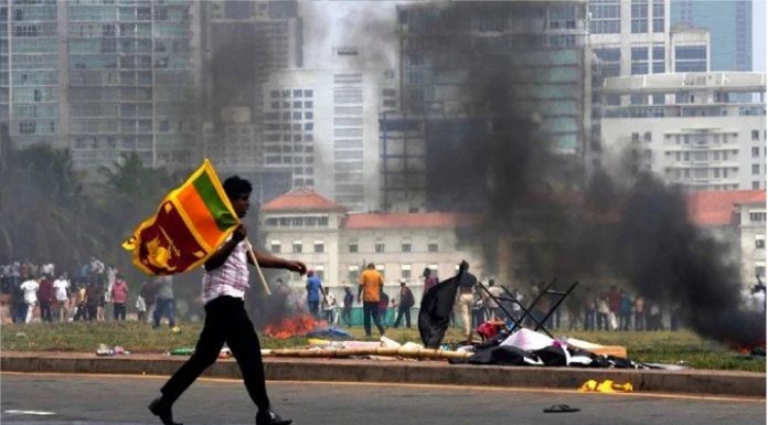 श्रीलंकाको संकट : प्रधानमन्त्री कार्यालय पनि प्रदर्शनकारीको कब्जामा