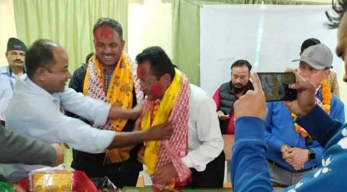 जिल्ला निर्वाचन कार्यालय सिन्धुली भन्छ: आचारसंहिता उलंघनमा गठबन्धन दल अगाडि