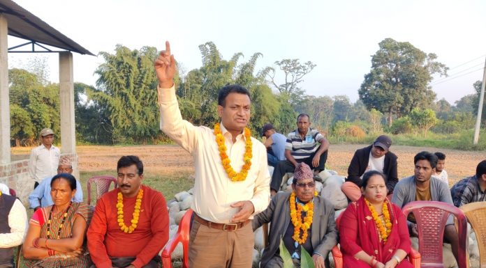 कांग्रेस उमेदवार लेखकलाई दिपकप्रकास भट्टको प्रश्न: सुक्खा बन्दरगाहको टोलीमाथि ढुंगामुढा गर्ने को थिए ?