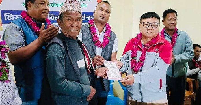 हरिहरपुरगढीमा भूमिहिनलाई निस्सा बितरण