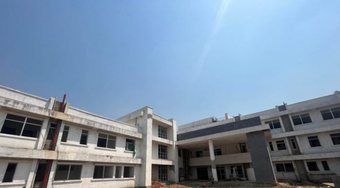 निर्माणाधिन सिन्धुली अस्पतालको भवन अलपत्र