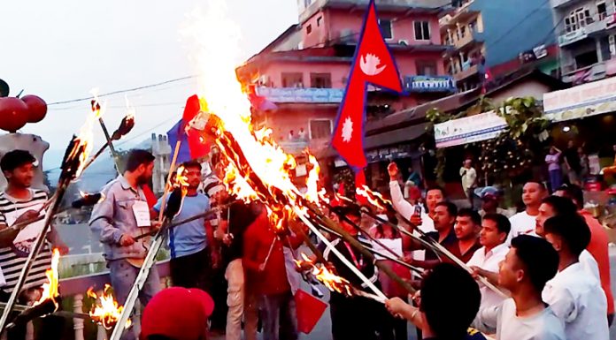 राष्ट्रघाती नागरिकता विधेयक प्रमाणिकरण गरेको विरोधमा राष्ट्रपति र प्रधानमन्त्रीको पुत्ला दहन