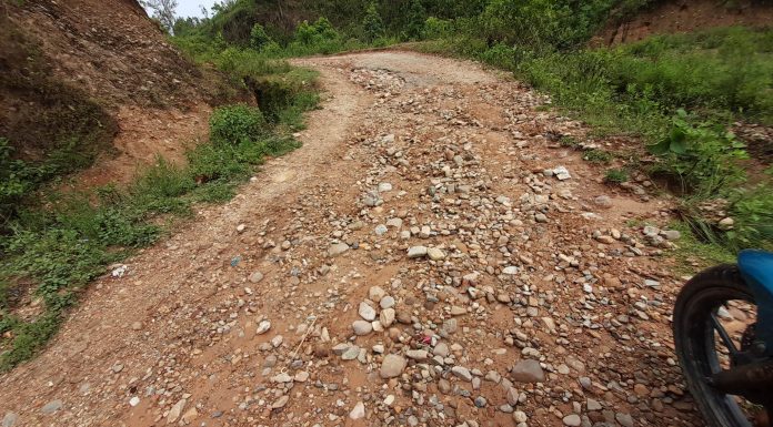 जनप्रतिनिधीलाई गिज्याउँदै सडकहरू !