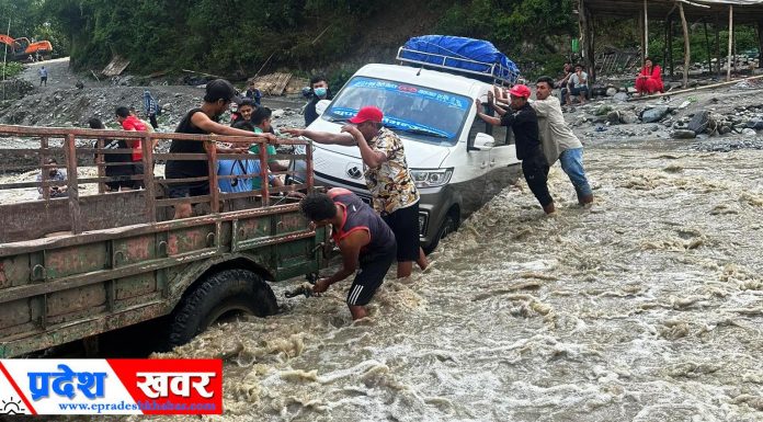 आत्रेय निर्माण सेवाले सोखु खोलाको पुल अलपत्र छोडेपछि तीन जिल्लाका नागरिकले पाए सास्ती !