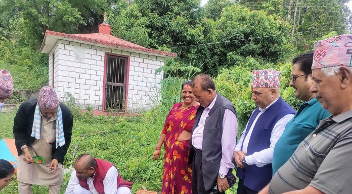 नगरप्रमुख पोखरेलद्धारा तल्लो रानिवासमा १३ नं.वडा कार्यालयको प्रशासनिक भवनको शिलान्यास