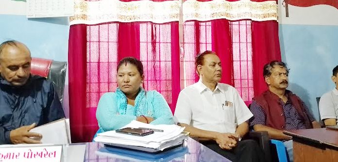 मरिण गाउँपालिकाकी उपाध्यक्ष माझी भन्छिन्ः ‘मलाई पालिकाबाट भएका काम कारबाही थाहै हुँदैन’अध्यक्ष मोक्तान भन्छन्ः ‘केही असमझदारी बढ्यो, करेक्सन गछौं’