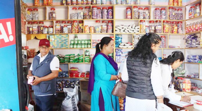 म्याद नाघेका खाद्य सामाग्रीहरू बजारमा पठाउने होलसेल ब्यापारीलाई कारबाही नहुँदा सँधै उनैले गर्छन् जनस्वास्थ्यमाथि खेलवाड