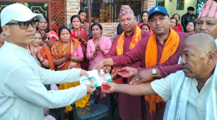 नेता श्रेष्ठद्वारा स्वर्गीय बुबाको संझनामा एक लाख दुई हजार रुपैयाँको अक्षय कोष स्थापना