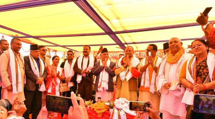 जसपाका पूर्वसांसद रौनियार एमालेमा प्रवेश, अध्यक्ष ओलीले गरे पर्साको पोखरियामा स्वागत