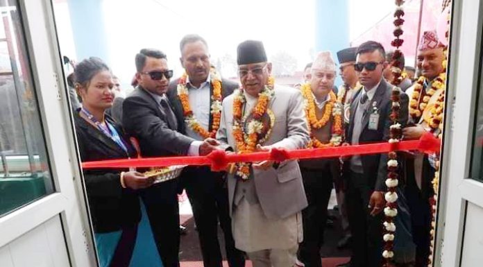 प्रधानमन्त्री दाहालद्धारा सिर्थौलीमा नगर अस्पतालको उद्घाटन