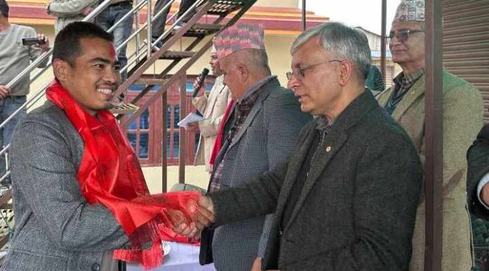 सिन्धुलीमा रित्तियो क्रान्तिकारी माओवादी र राष्ट्रिय जनमोर्चाको सिंगो जिल्ला कमिटी, एमालेमा भए दुई सयबढी समाहित