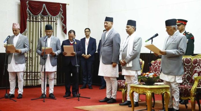 नेपालमा बामपन्थीहरुको गठबन्धनः राष्ट्रपति रामचन्द्र पौडेलले गराए तीन मन्त्रीलाई शपथ
