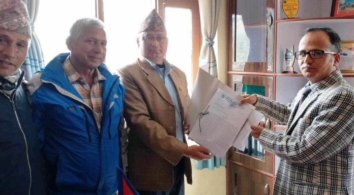 भूमि-अधिकार मञ्च सिन्धुलीले बुझायो प्रधामन्त्री प्रचण्डलाई ज्ञापनपत्र