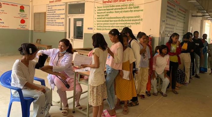 सुनकोशीमा किशोरीको स्वास्थ्य जाँच