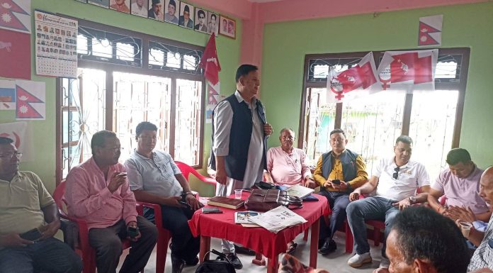 सिन्धुलीका आठ माओवादी कार्यकर्ता एमालेमा समाहित