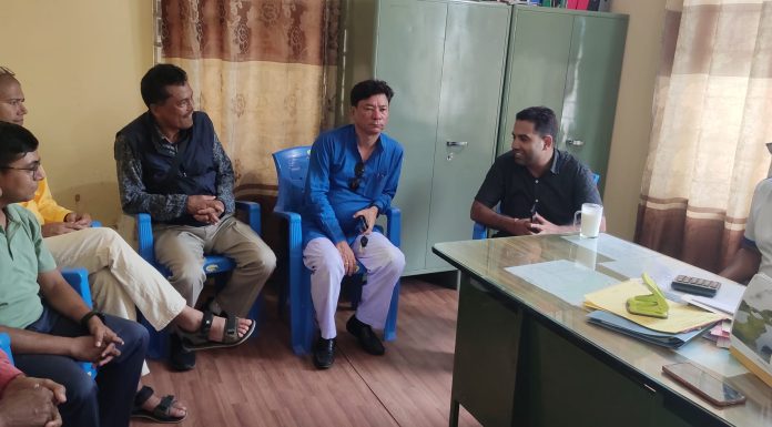 विद्युत आपुर्तीलाई नियमति गर्न एमाले सिन्धुलीका नेताहरुले दिए दबाबः समस्या समाधान गर्ने लम्सालको प्रतिवद्धता