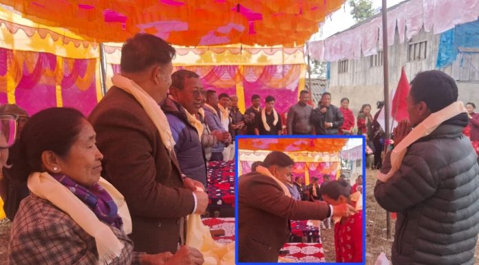 माओवादी केन्द्र र कांग्रेसका ३५ कार्यकर्ता एमालेमा प्रवेश