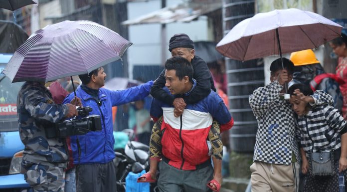 काठमाडौँको बस्ती डुबानमा, प्रभावित नागरिकलाई सुरक्षित स्थानमा सारिँदै