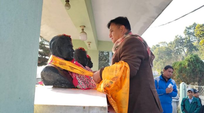 सहिदको शालिकमा माल्यार्पणगर्दै कमलामाईमा सुरू भयो एमाले उम्मेदवार मनोज जंग थापाको चुनावी अभियान