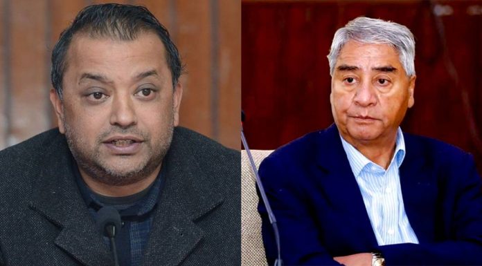 औपचारिक रूपमा कांग्रेस दुई फ्याक