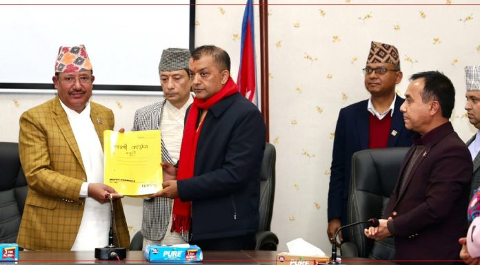 निर्वाचन आयोगले भन्यो- विशेष महाधिवेशनबाट निर्वाचित नेतृत्वनै आधिकारिक, पायो रुख चिह्न