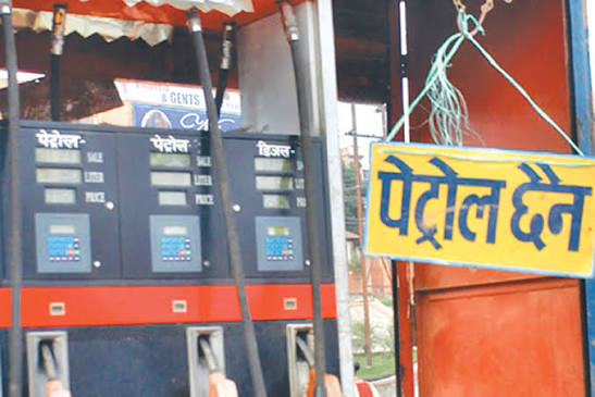 पम्पमा इन्धनको कृत्रिम अभाव, उपभोक्ता मारमा
